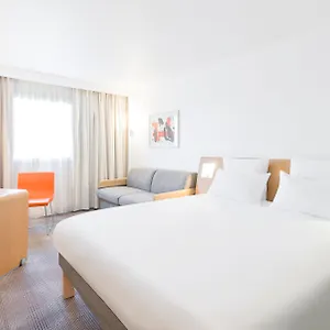 Hotel Novotel Centre Gare Montparnasse, París