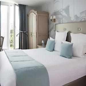 Plaza Elysées Paris